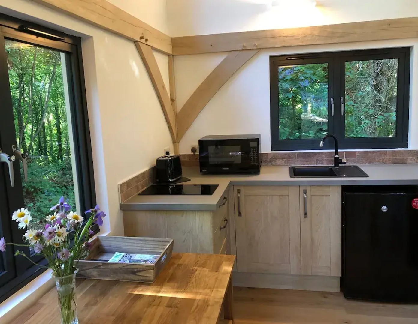 Alfriston Woodland Cabins - Foxes Hollow-hot Tub