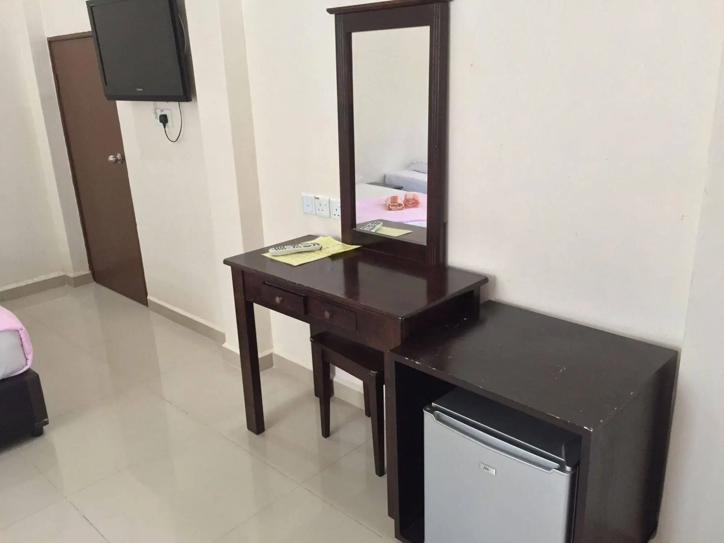 Adina Drive In Motel