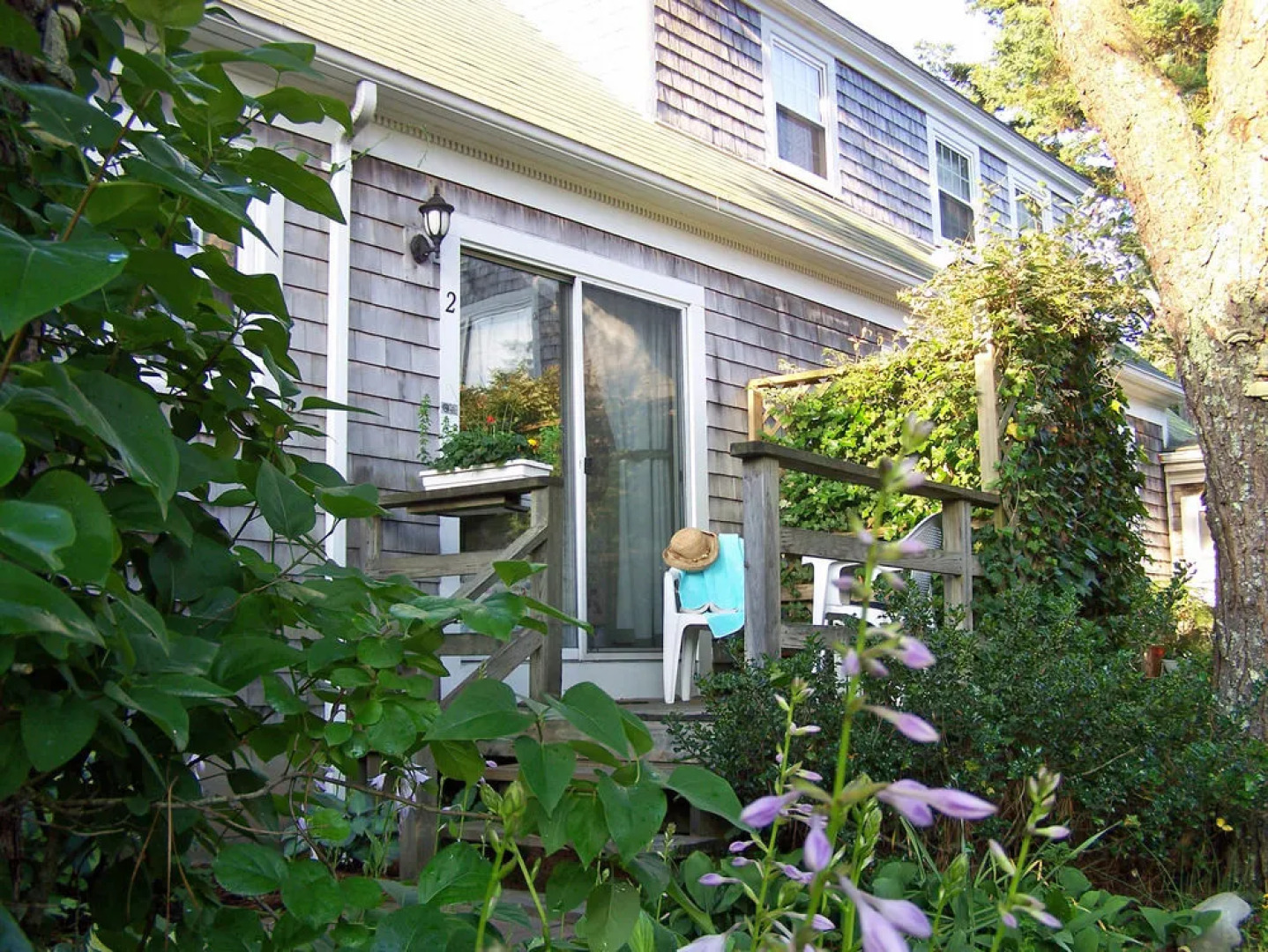 Allen Harbor Breeze Inn & Gardens