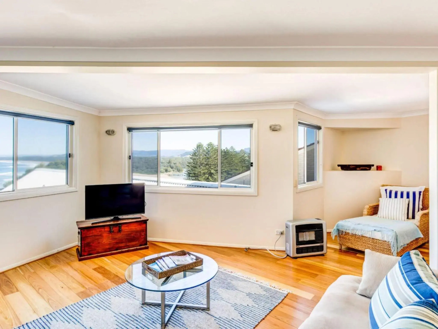 THE LOOKOUT AT GERROA Gerroa 4pm check out Sundays