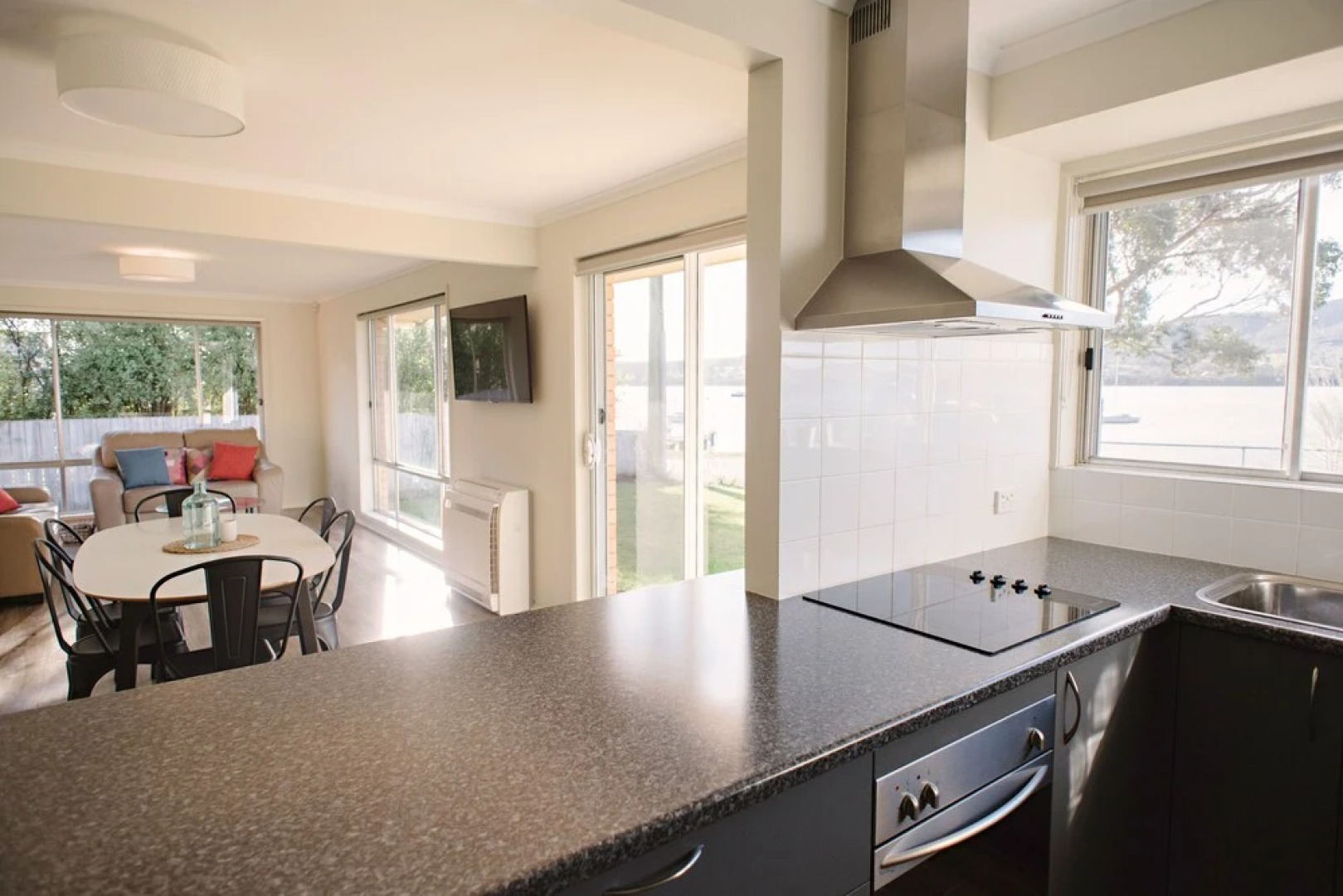 Waterfront Holiday Home - Esplanade 54