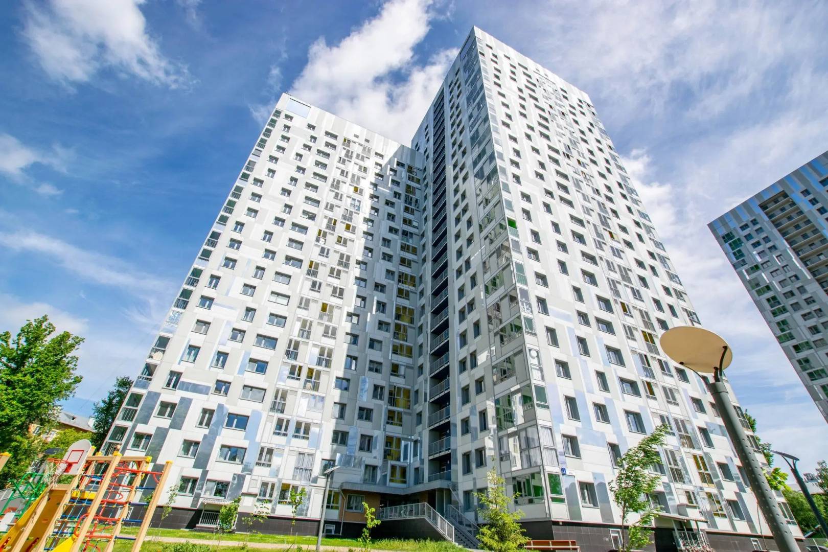 Cosmos (Космос) на улице Революции 48А