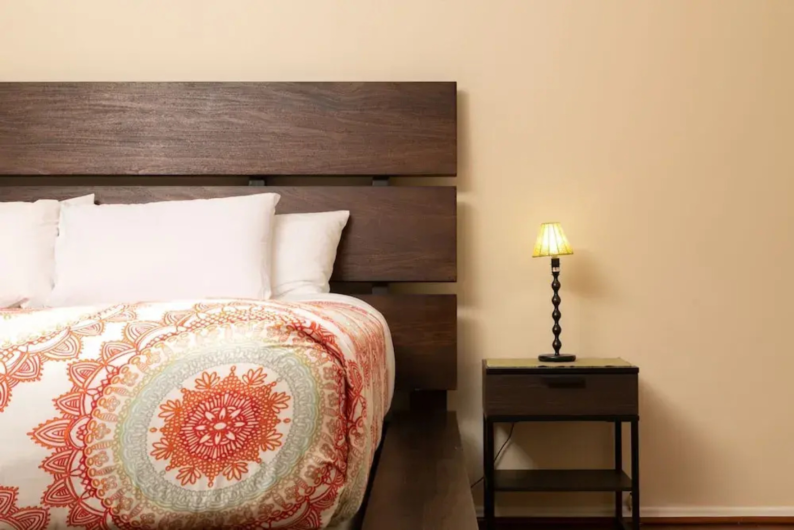 Sunny Pasadena Mansion, Sparkling Heated Pool & Projector Room!