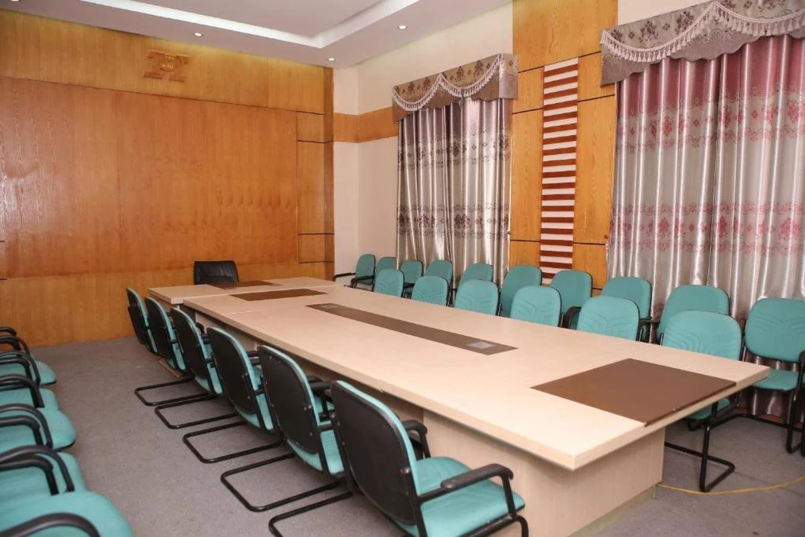 Central Phu Hung Hotel