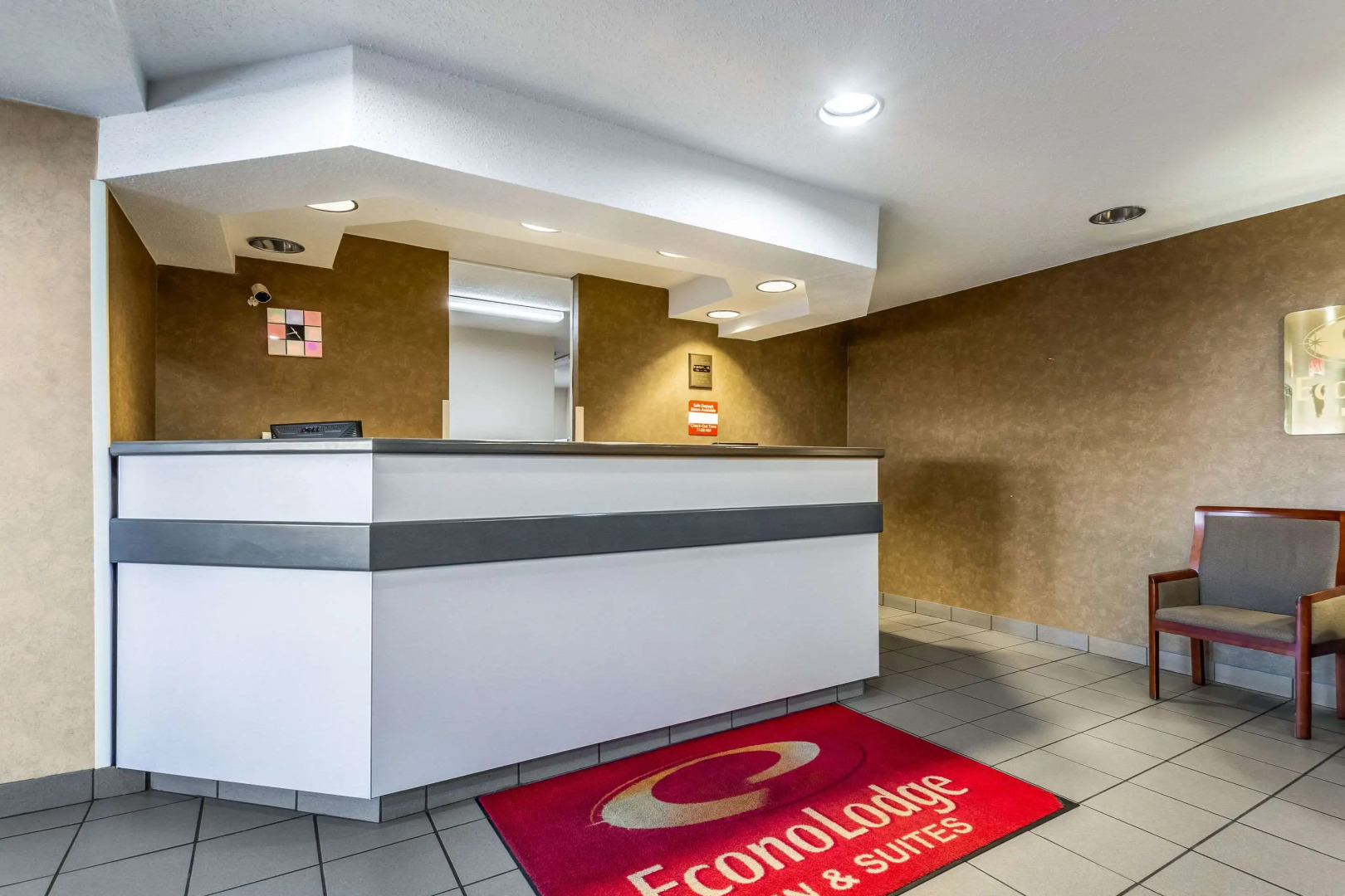Econo Lodge Inn & Suites Evansville East