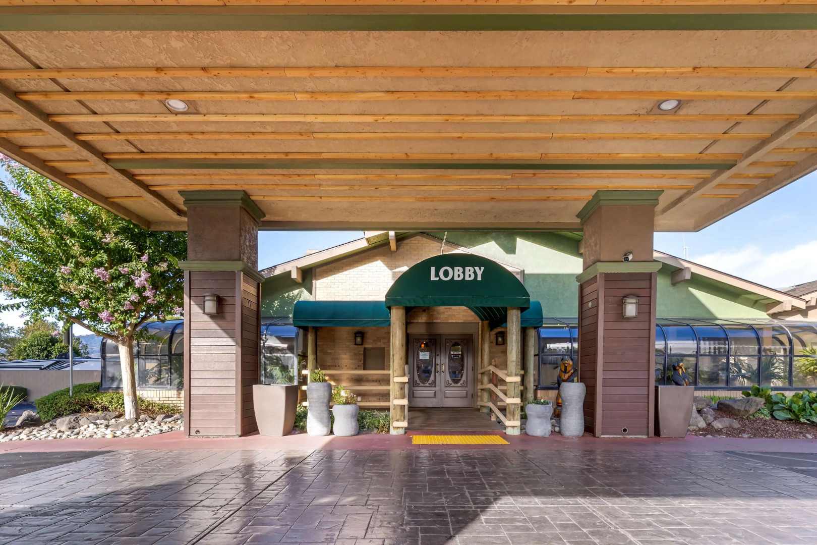 Best Western Plus Forest Park Inn