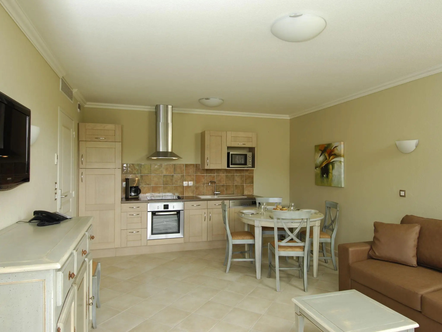 Comfortable studio with dishwasher in the middle of Provence