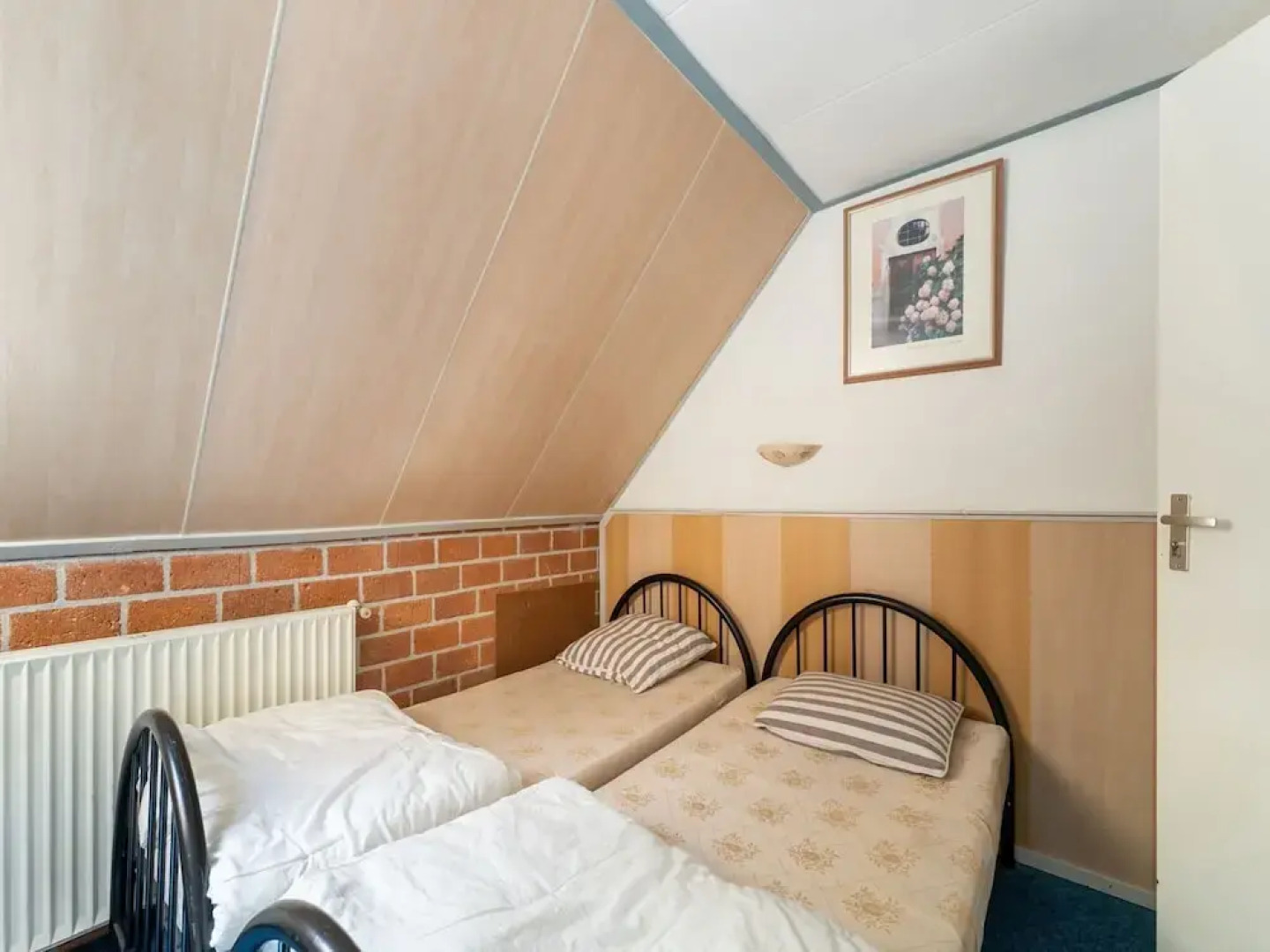 Attractive Farmhouse in Giethoorn With Garden