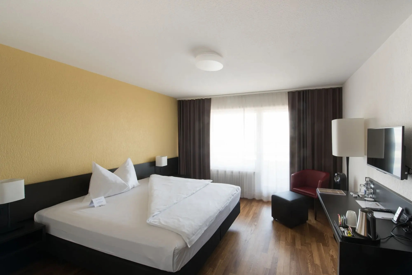 HOTEL illuster - Urban & Local