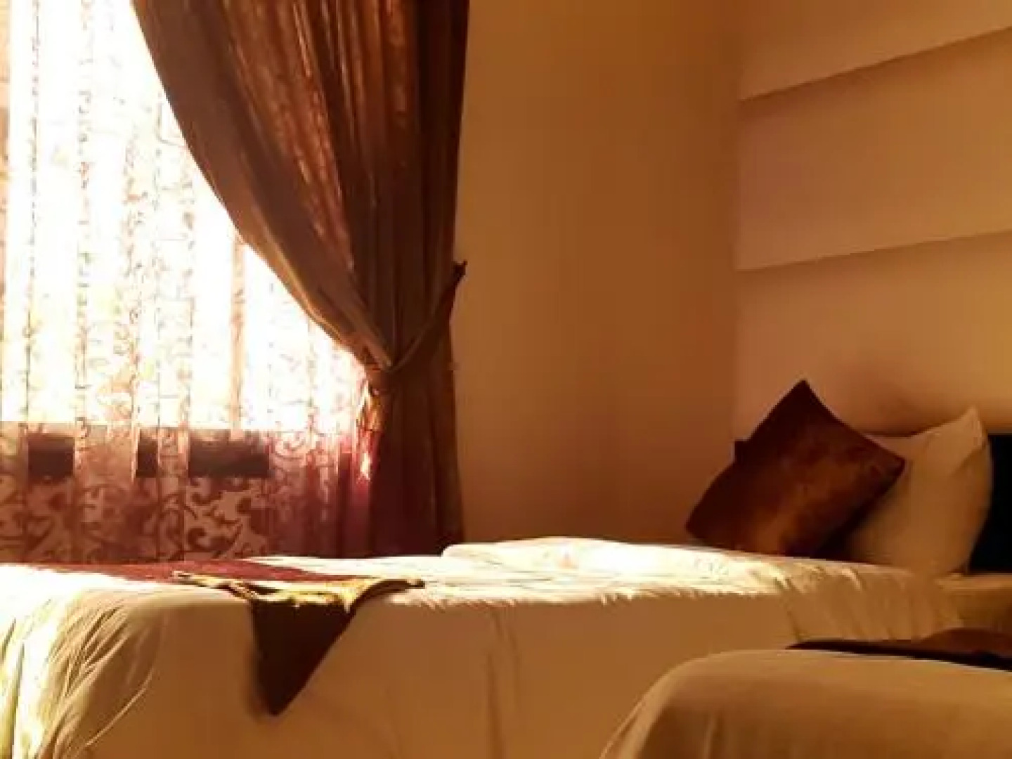 Holiday Plus Hotel Suites