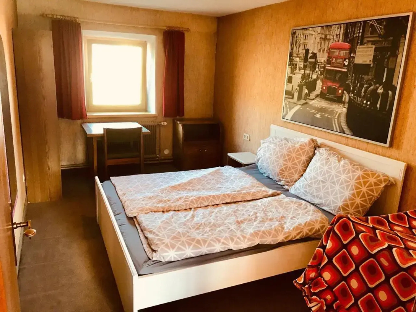 Wonderful bright apartment with balcony & garden