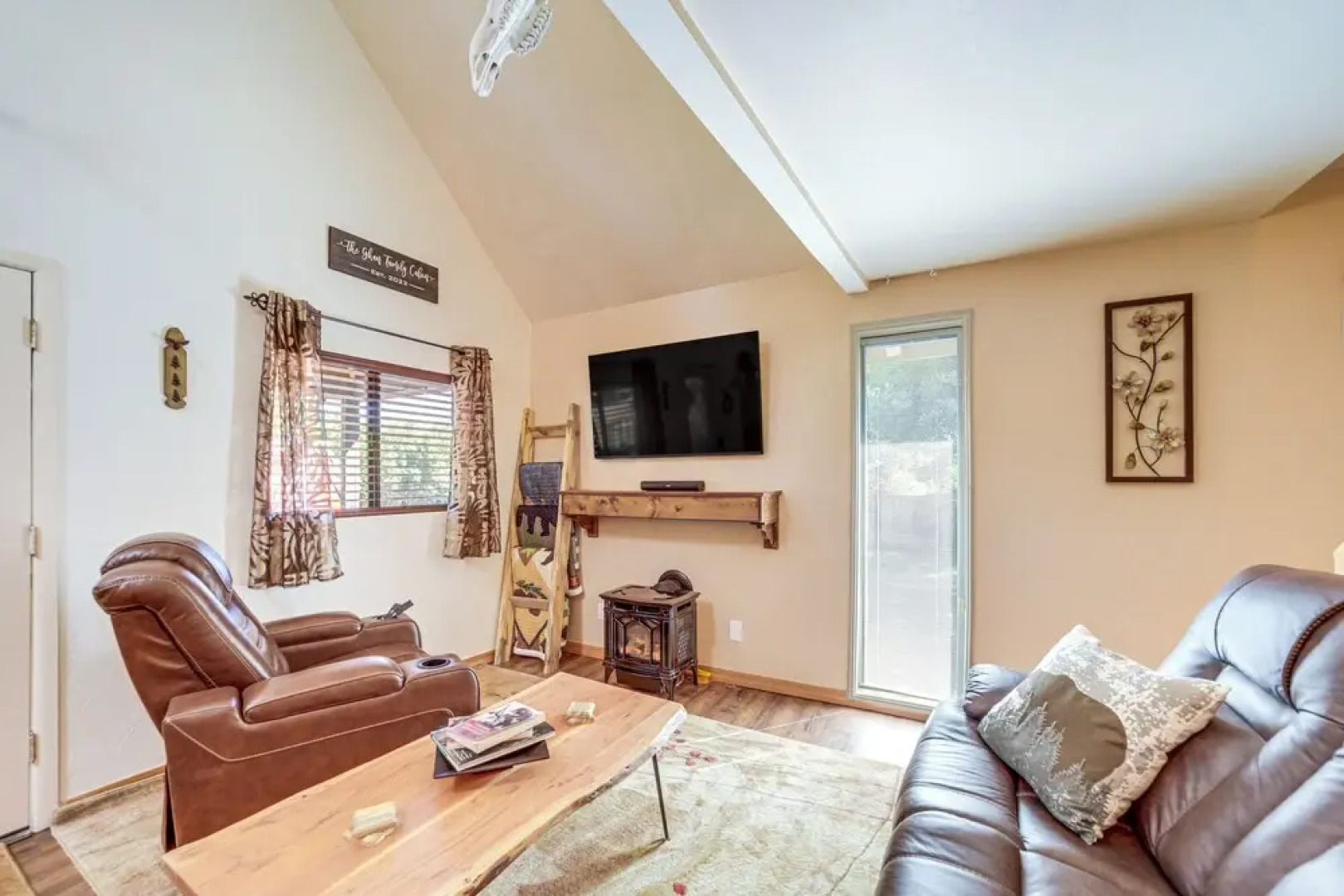 Family Cabin in Pine w/ Deck: Pets Welcome!