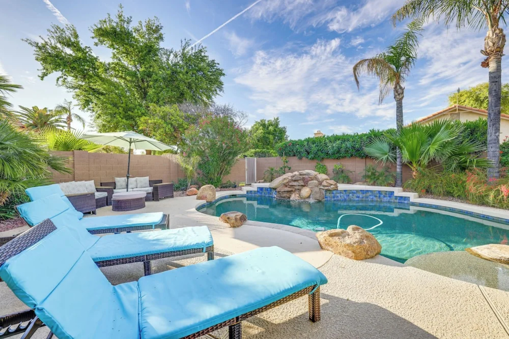 Saltwater Pool & Grill: Tempe Retreat!