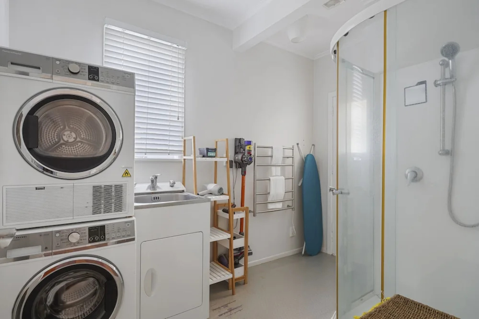 Amazing Home By Beach - Aircon-ed