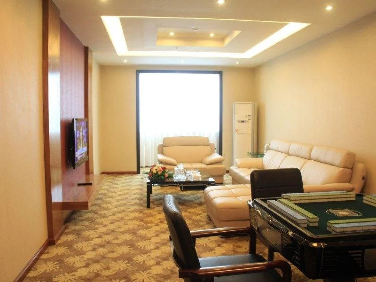 Yibin Jiangnan Hotel