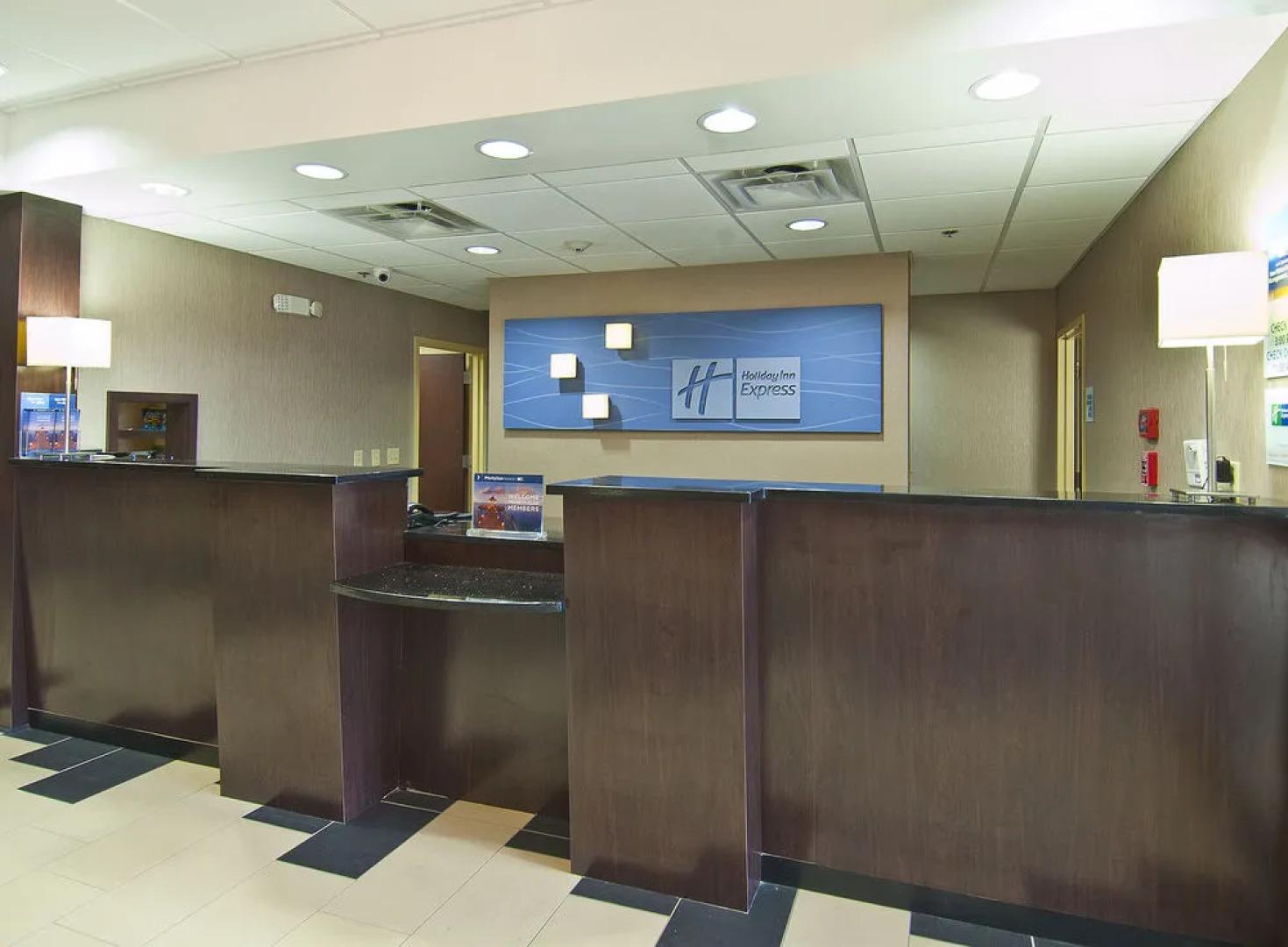 Holiday Inn Express Hotel & Suites Jackson / Pearl International Airport