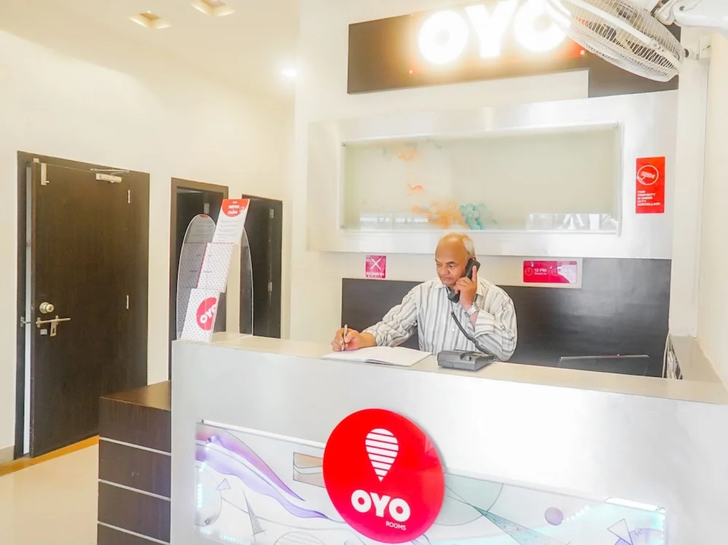 OYO 13583 Hotel Paradise Inn