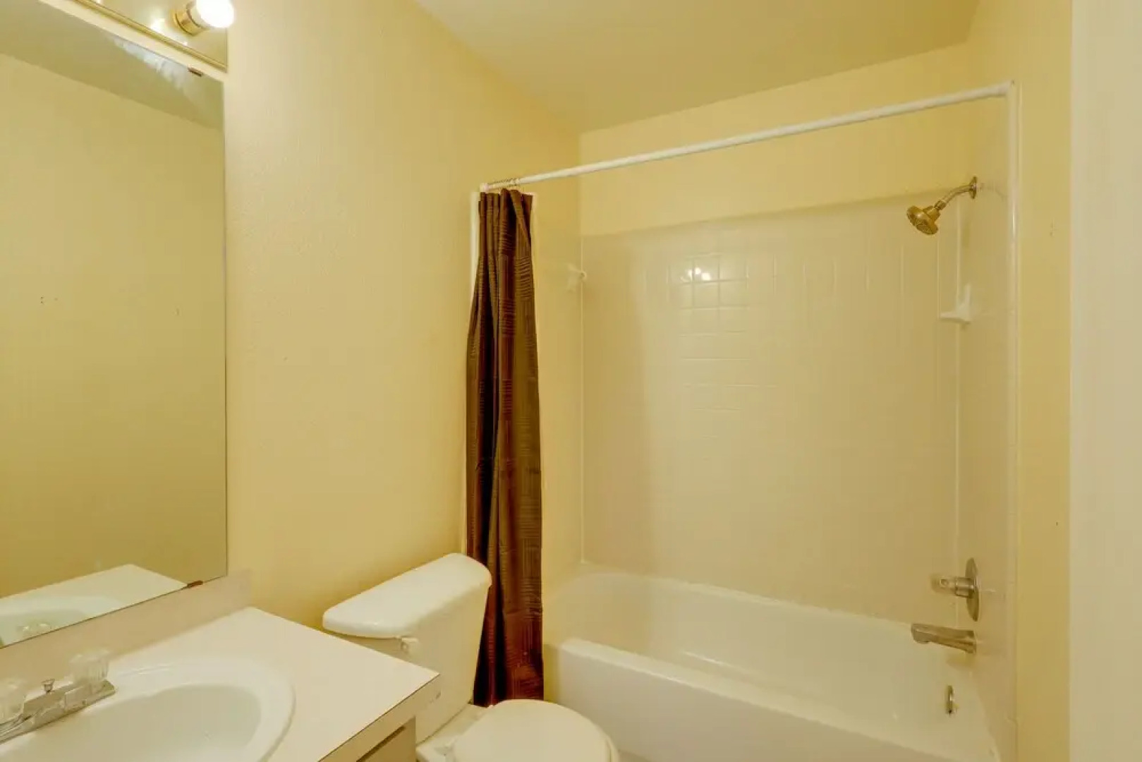 ~ 2 Blocks to Shops: Quaint Killeen Townhome!