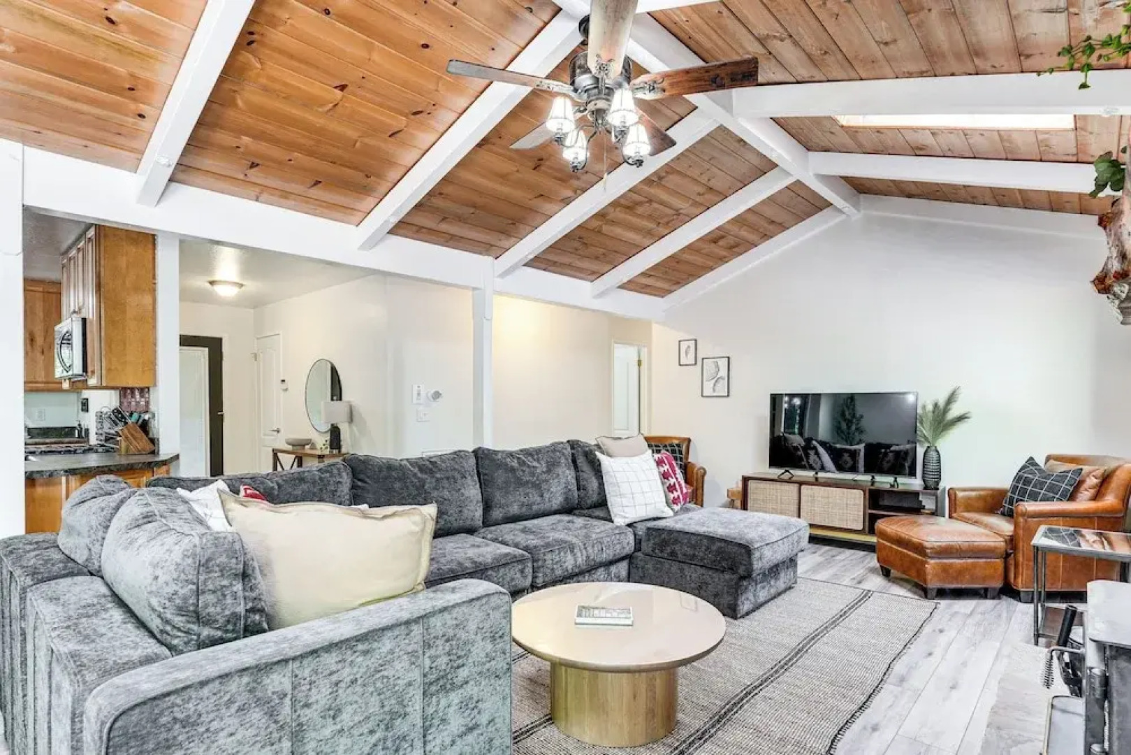 'the Cub House' w/ Hot Tub & Arcade in Arnold!