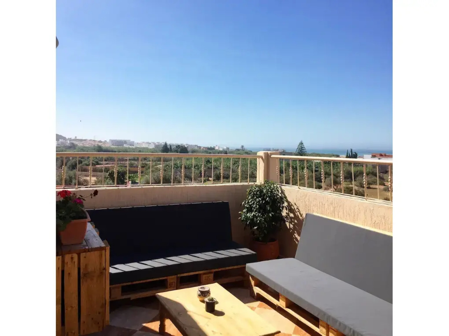 SaltSkin Surf House - Adults Only