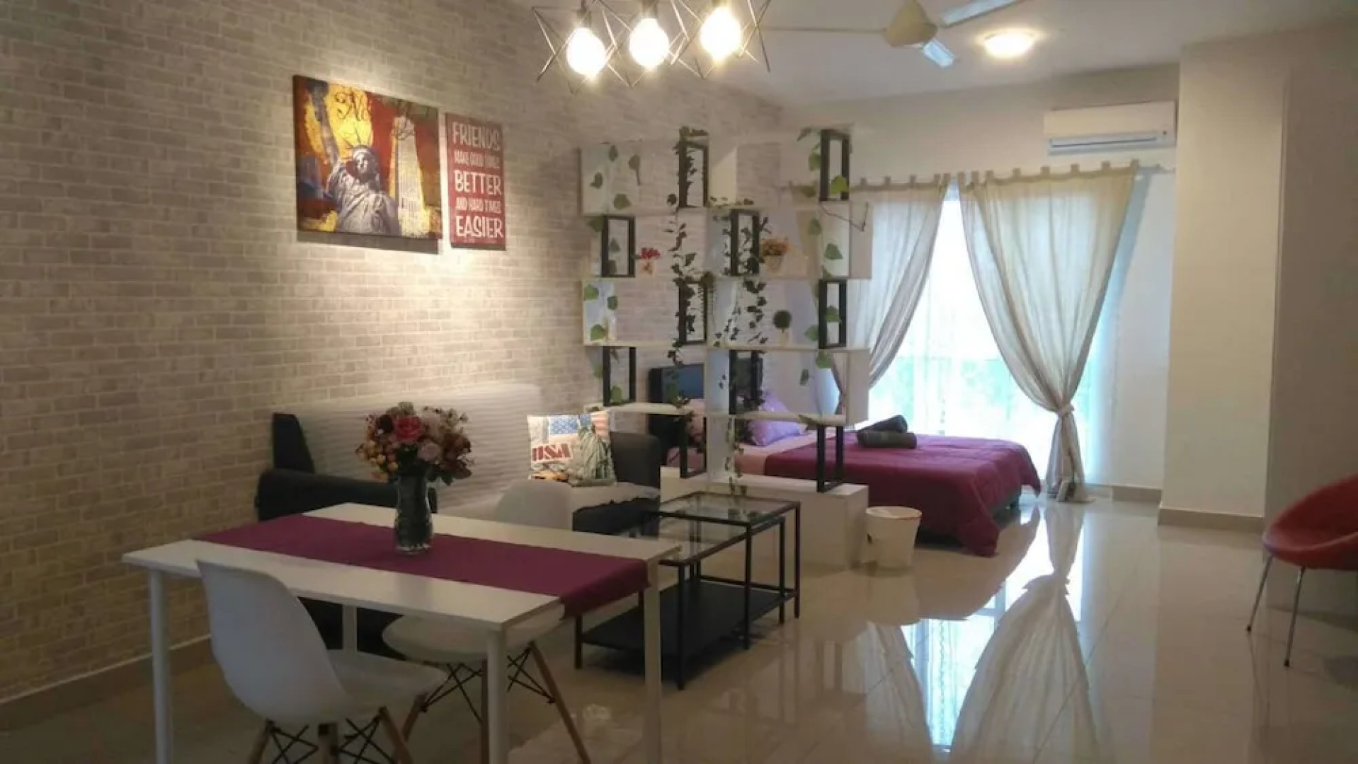 Private Studio Suite Galleria Equine