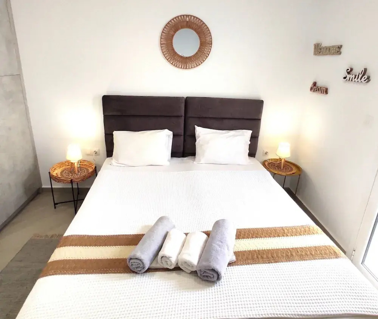 Modern Mykonos 2 Bd Aqua w shared Pool