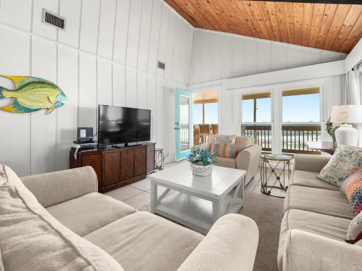 Cozy Cottage, 3 Bedrooms, Sleeps 6, Ocean Front, Pet Friendly, WiFi