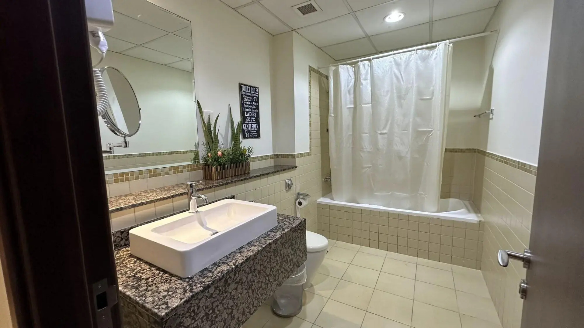 Route 66 Beach Hostel