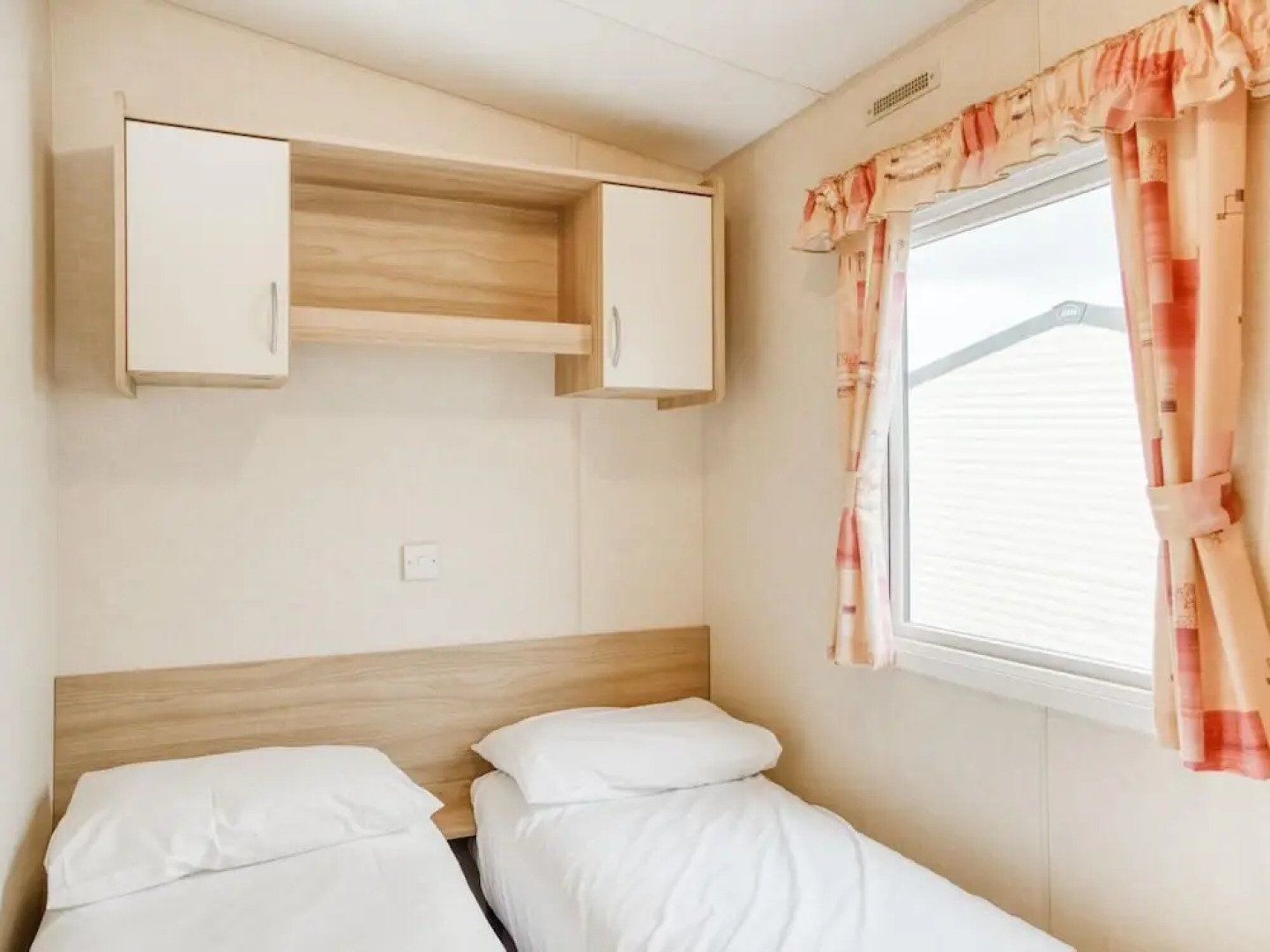 Gorgeous Home in Hastings With Sea Nearby