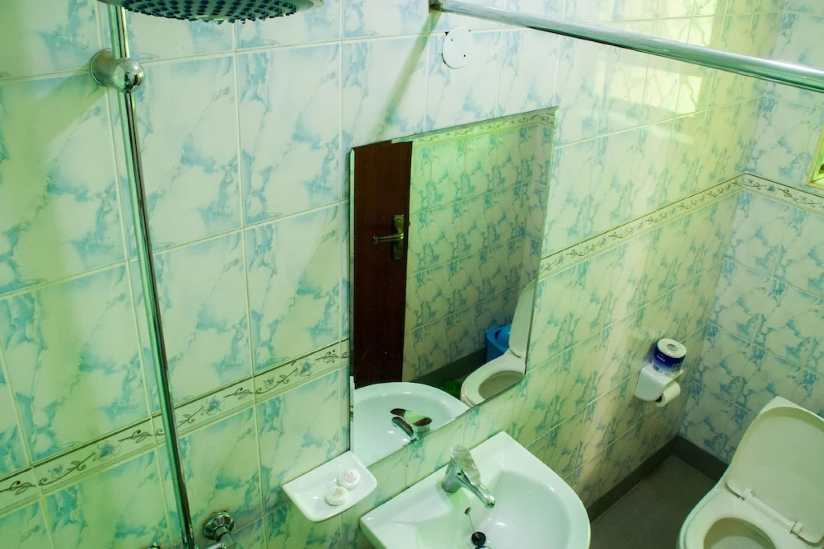 Tropical Suites Hotel