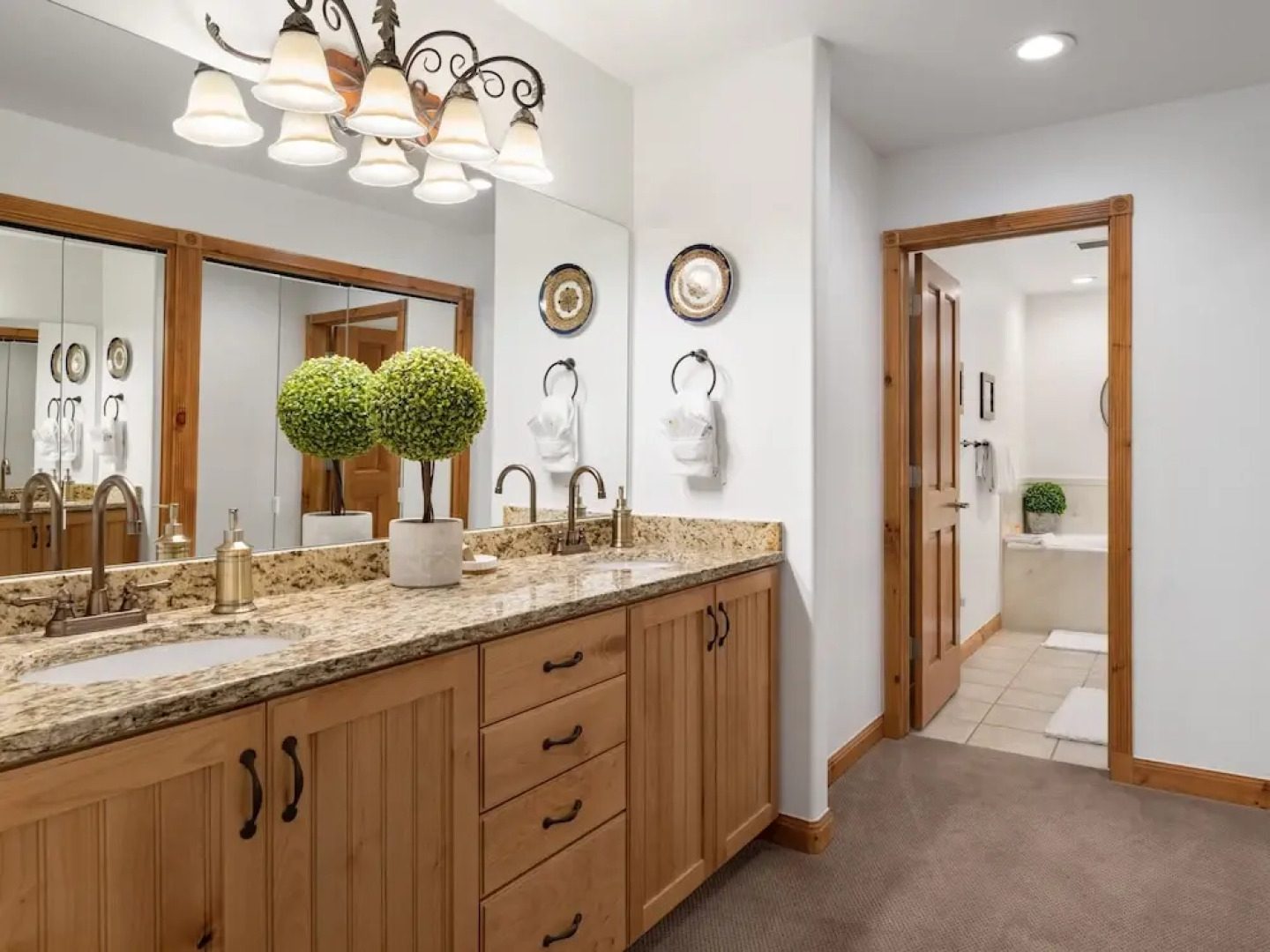 Family Getaway~pool, Hot Spring, Scuba & Ice Castles 727 4 Bedroom Home by RedAwning