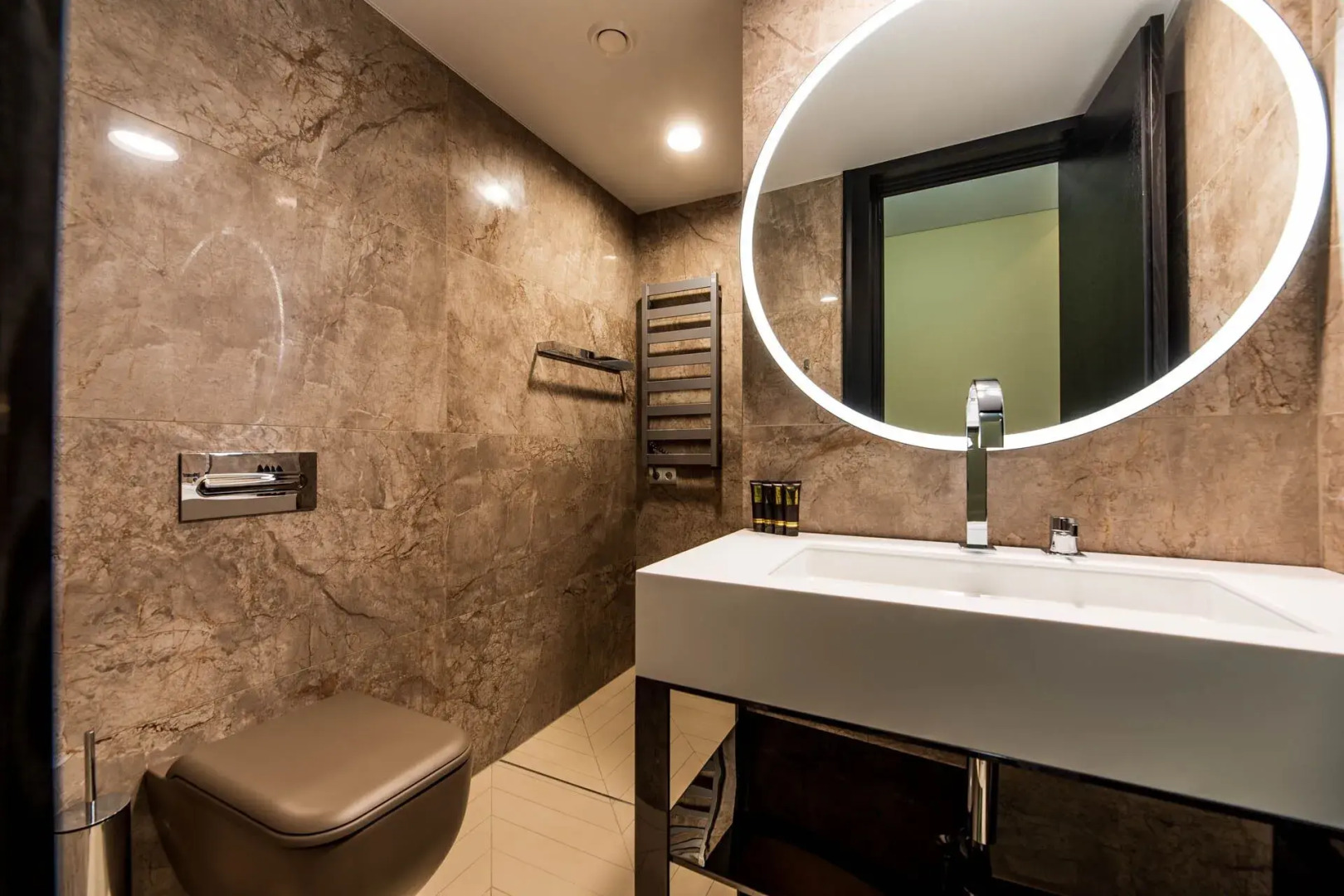 Отель Amsterdam Plaza