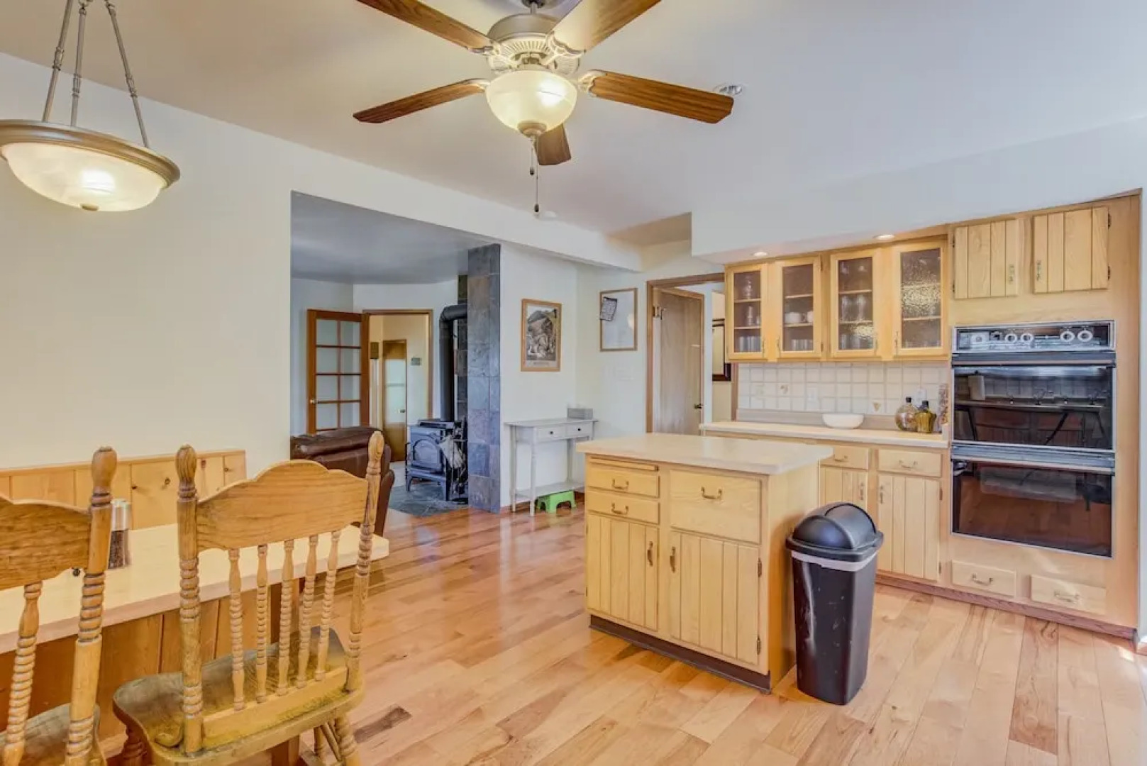 4 BR Country Home in Suburbs W/trails & Parks