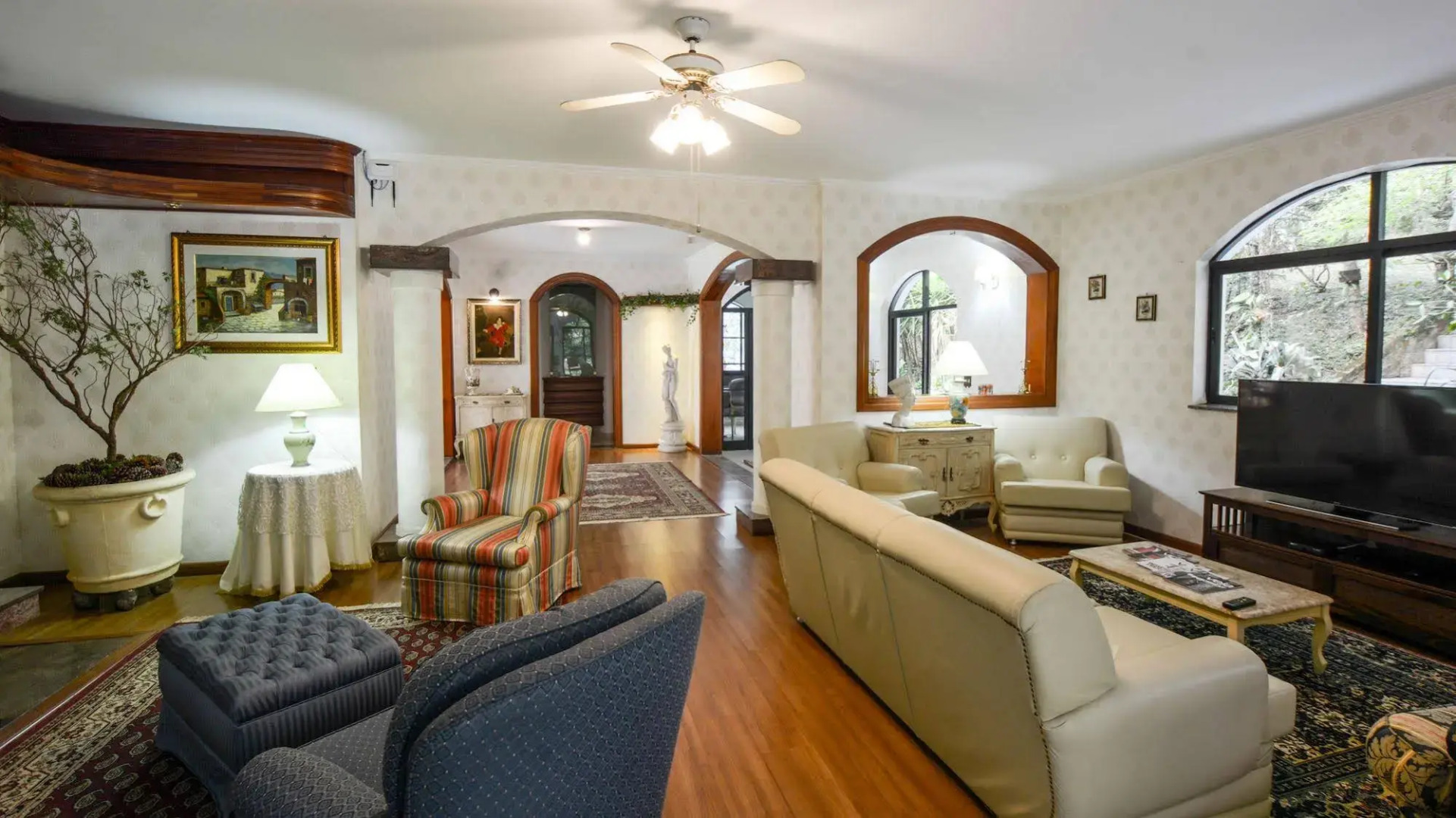 Biazi Paradise Hotel