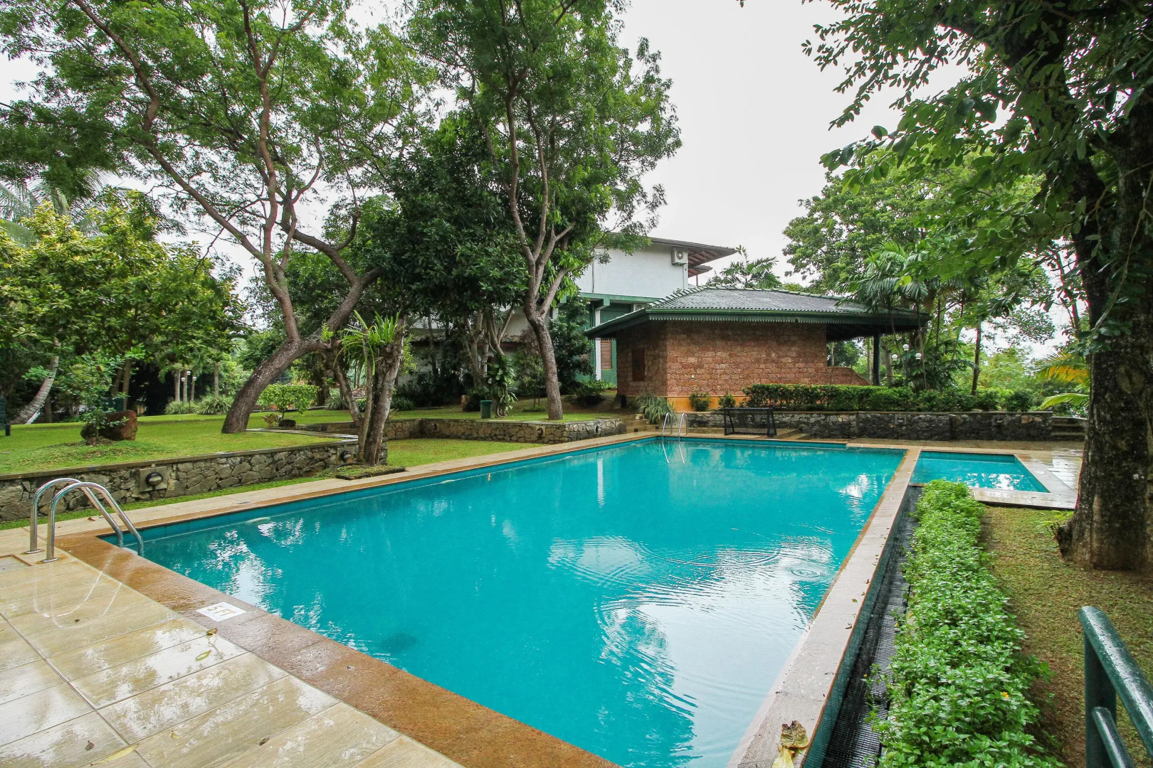 OYO 396 Lotus Paradise Nature Resort