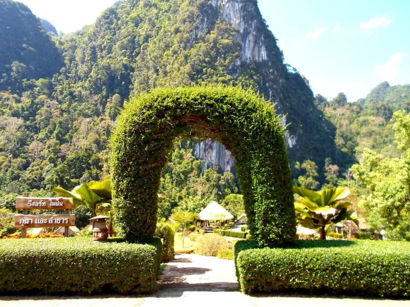 The Cliff and River Jungle Resort