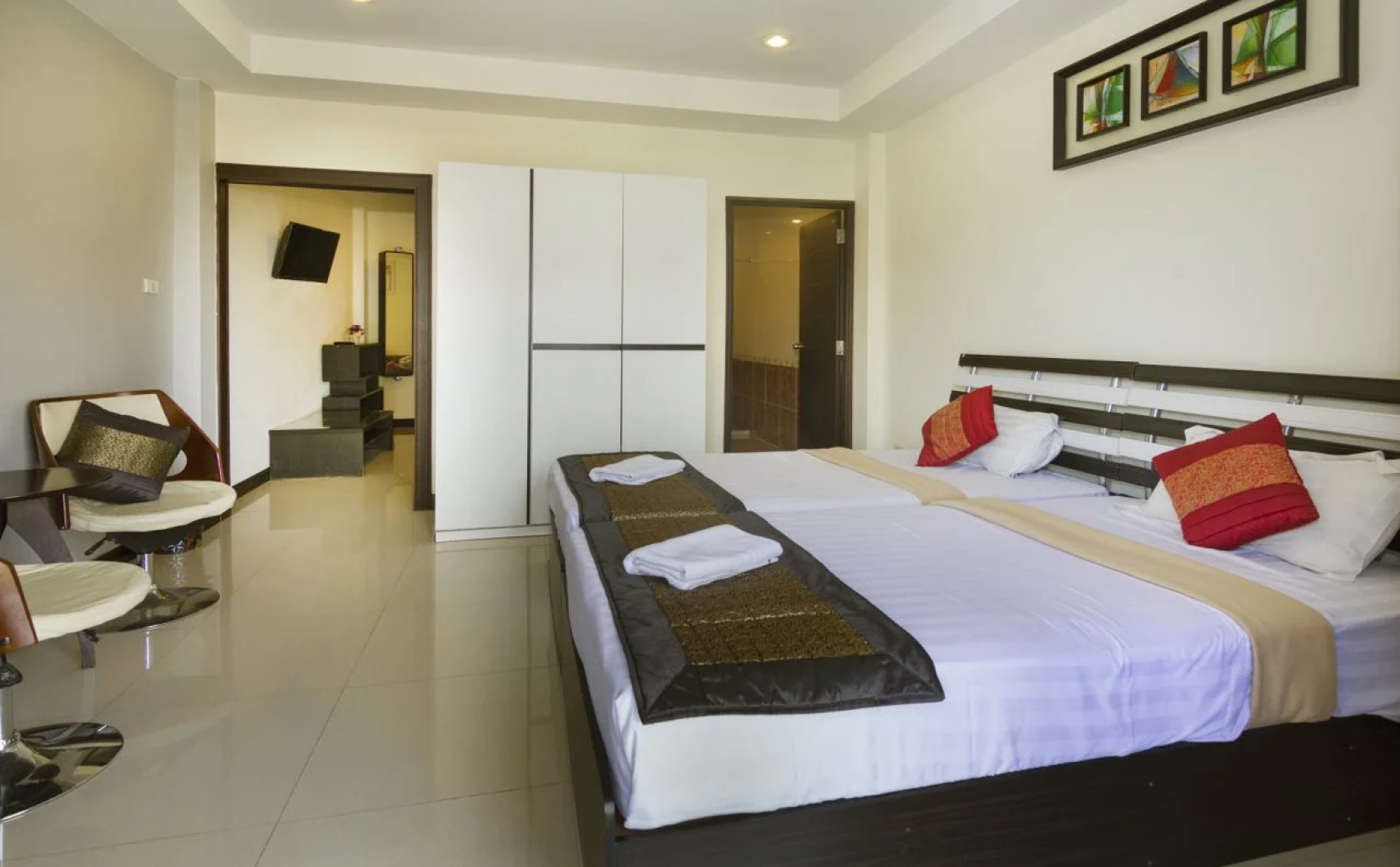 Royal Q&D Suites Hotel