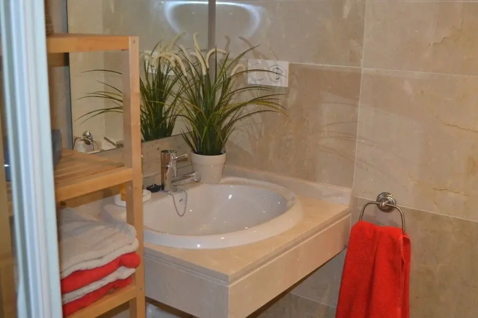 2115-Apto con bonita terraza vista a la piscina