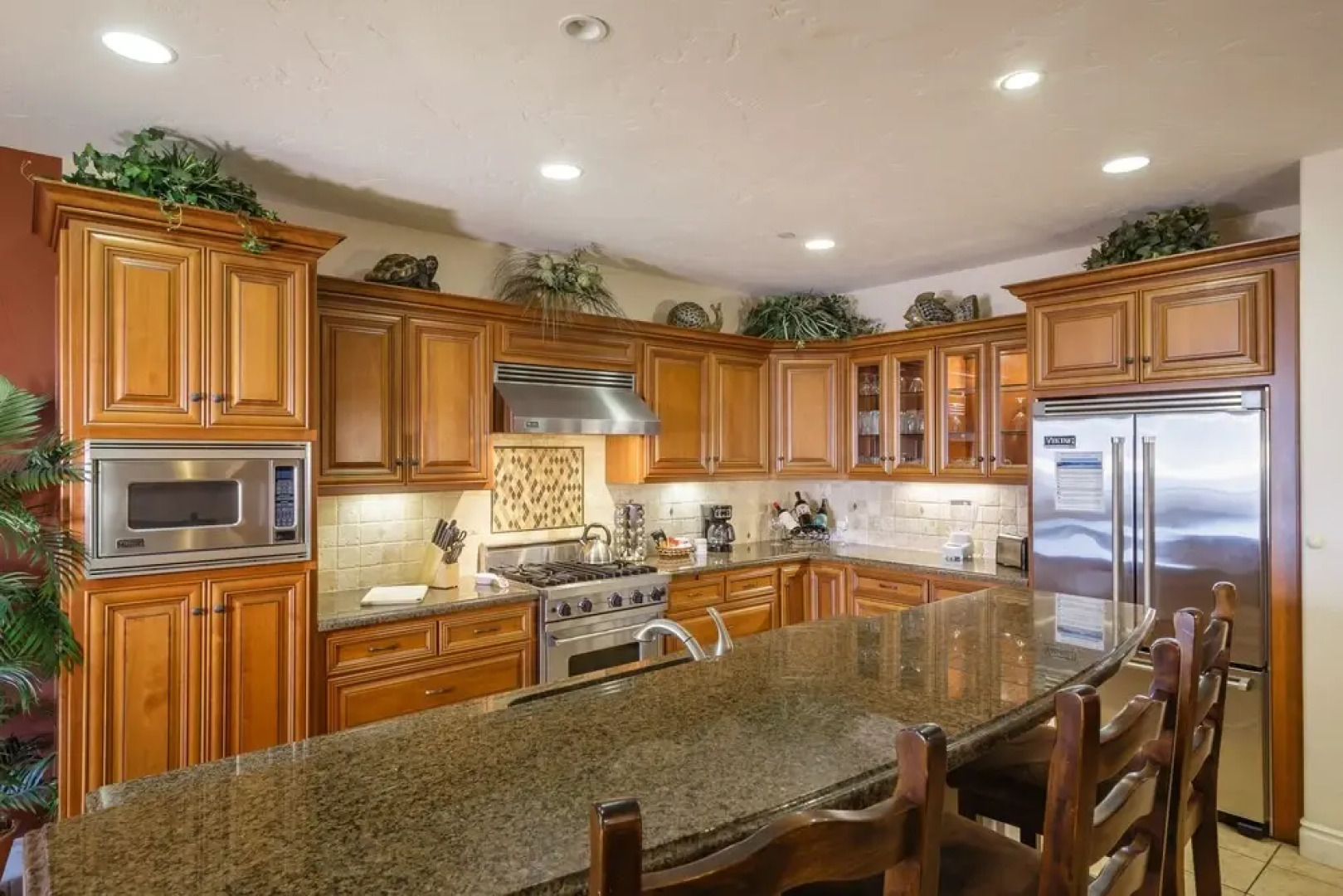 Valentina #401 3 Bedroom Condo by RedAwning