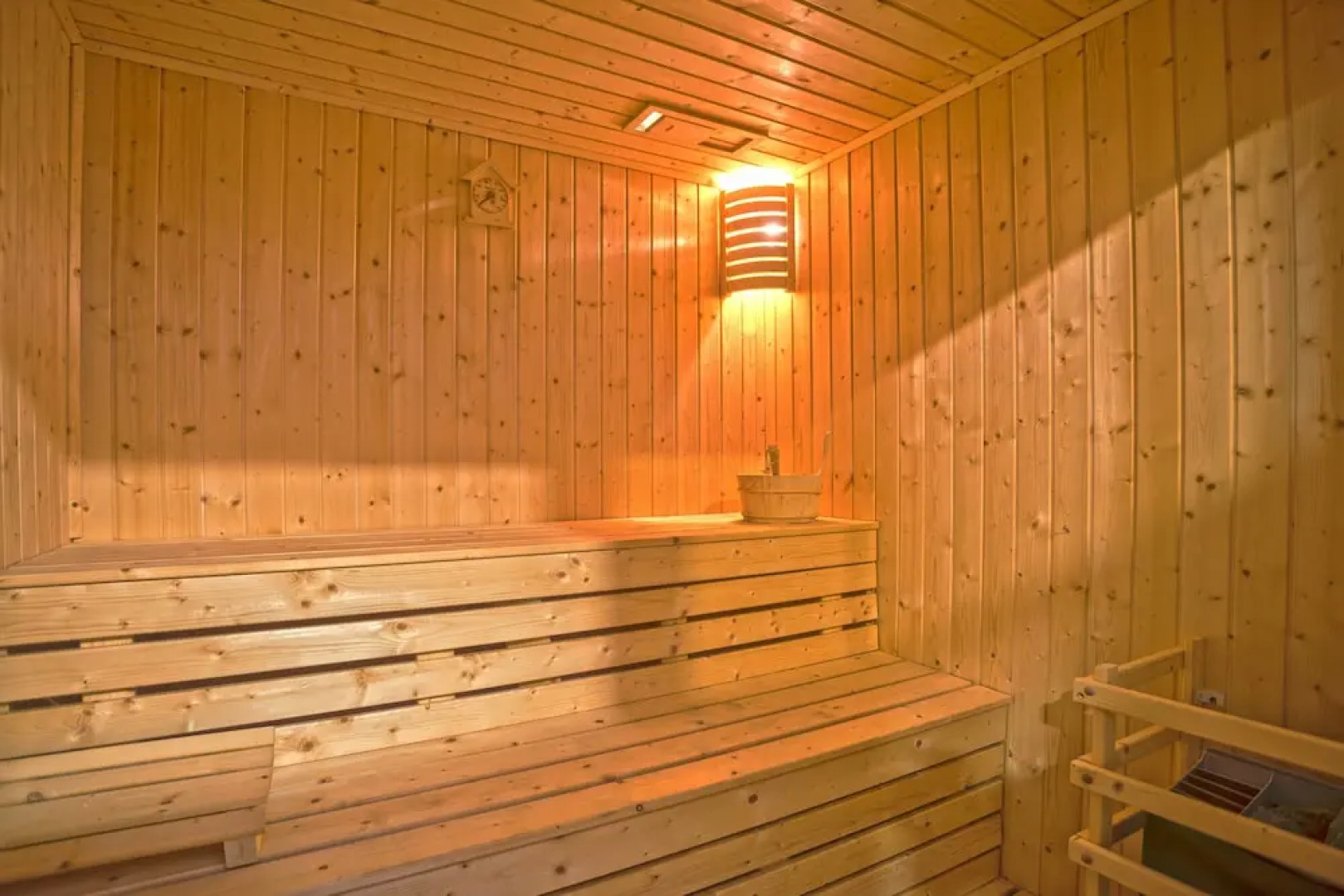 RedDoorz Premium near Kawasan Industri Cikarang