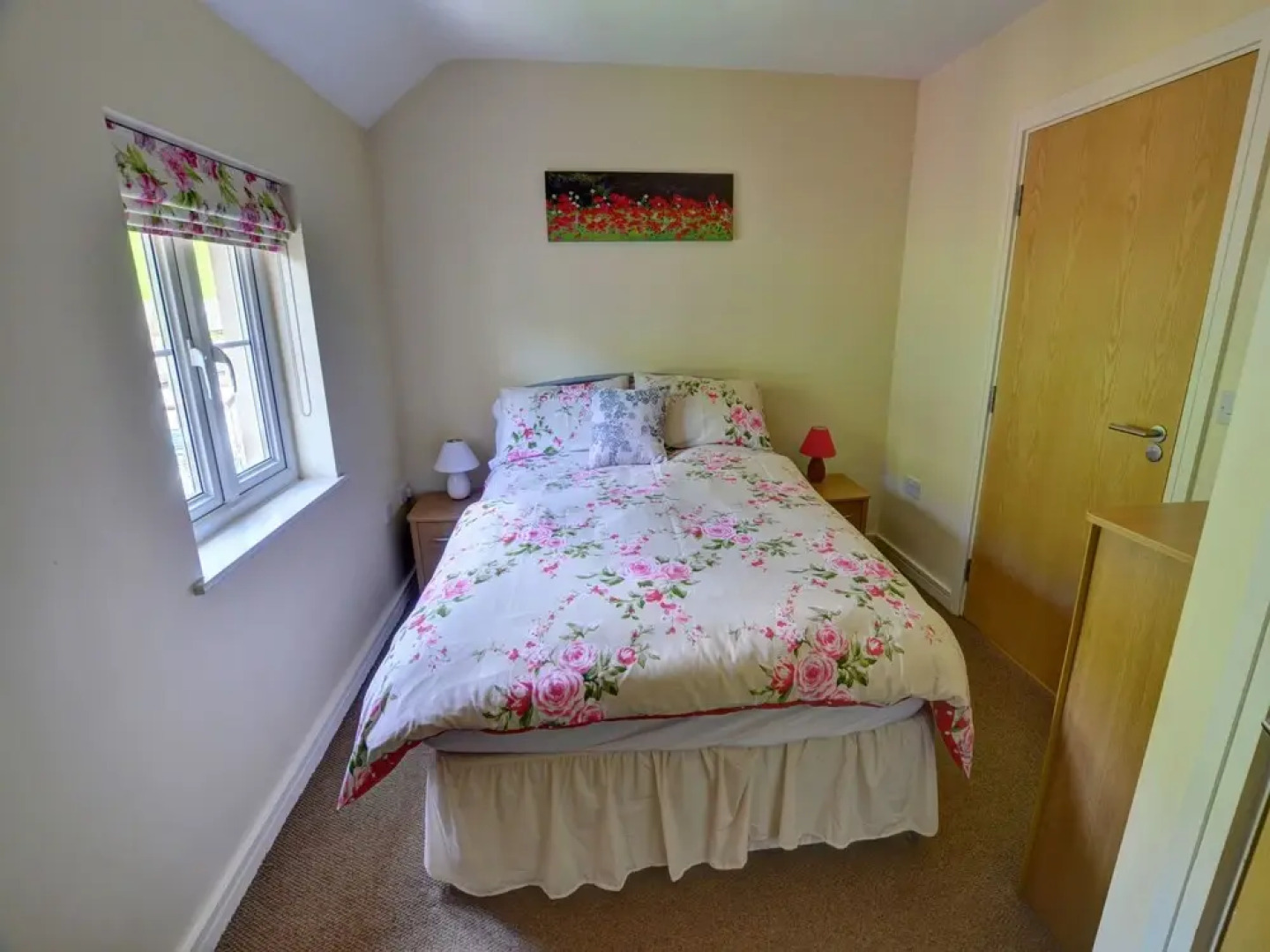 Tranquil holiday home in Swansea near Mountains