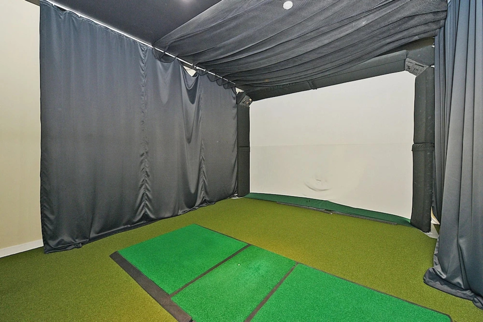 Sarkar Suites - 330 Burnhamthorpe Road