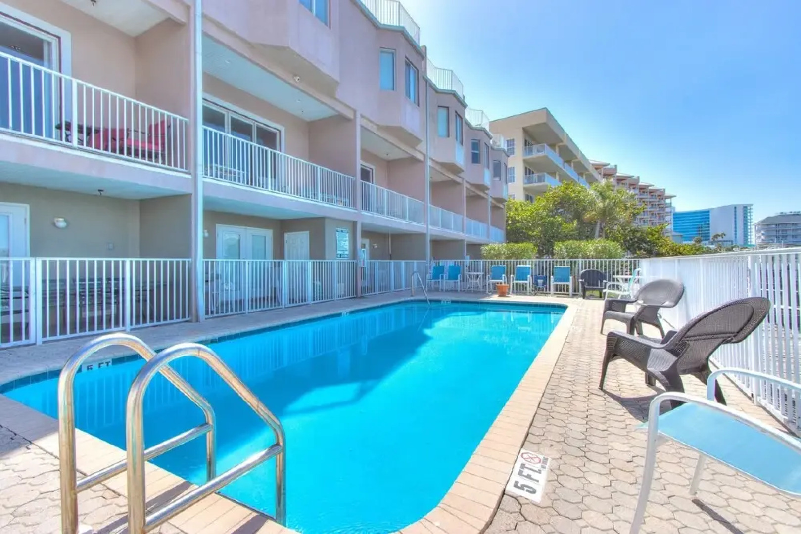 Bayway Luxury Townhome 4 Bedroom Townhouse by RedAwning