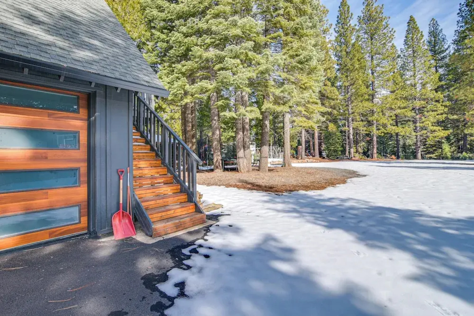 Westwood Cabin: Lake Almanor Across the Street!