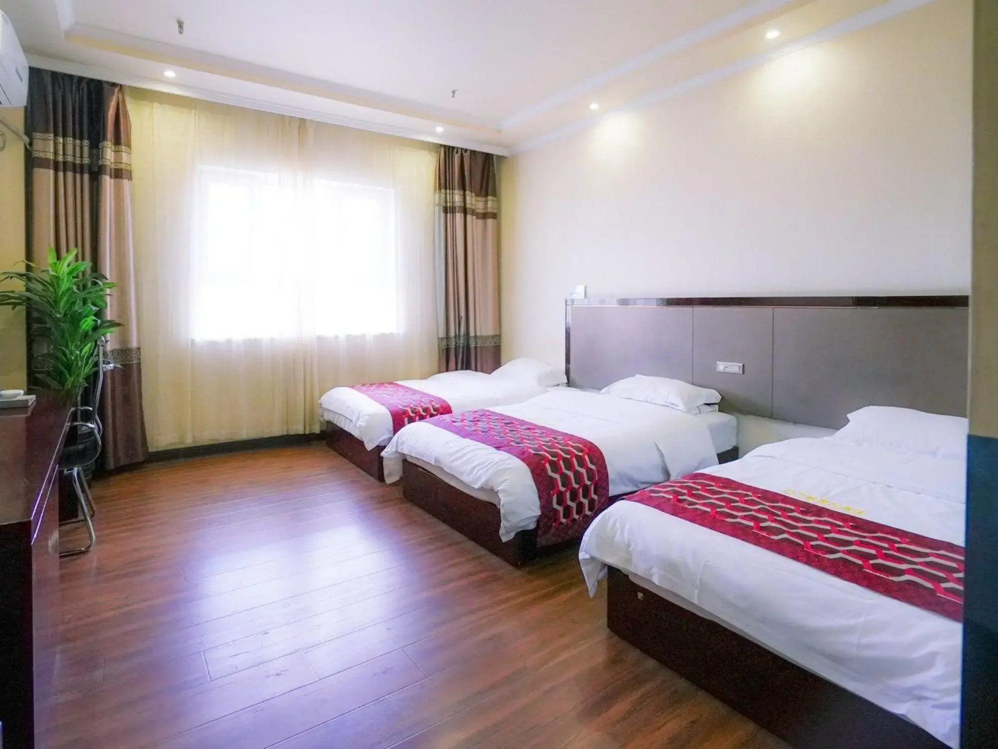 Baiwanjia Business Hotel