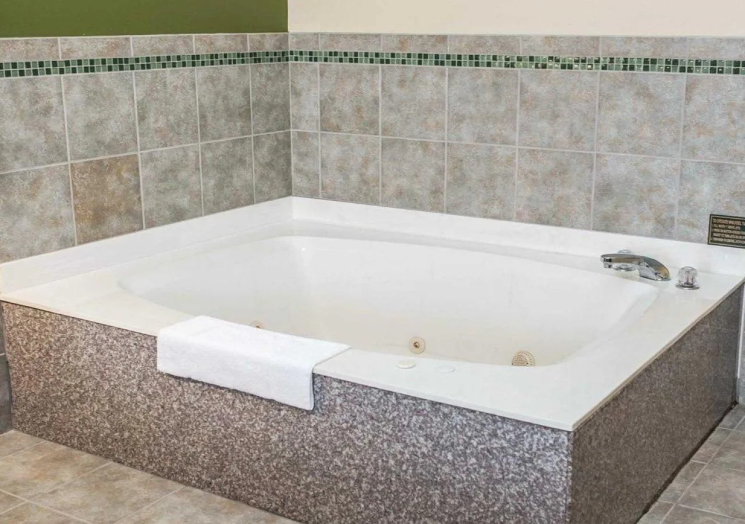 Quality Inn & Suites South Bend Airport