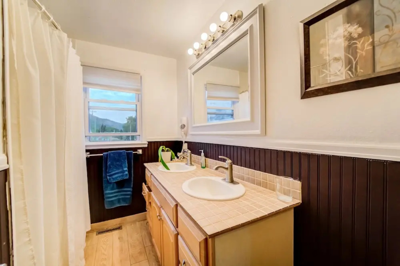 7 Bedroom on the Side of Pikes Peak on a Mountain Stream