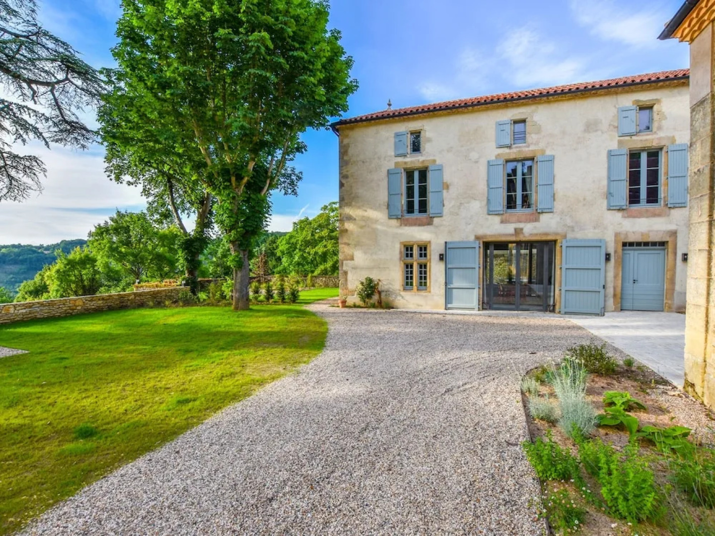 Plush Mansion on a High-end Property in Saint-germain-de-belvès With Pool