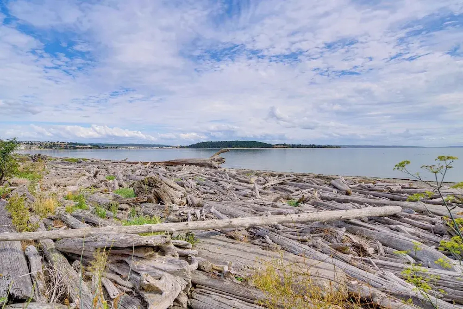 Steps to Beach: Home w/ Hot Tub in Oak Harbor!
