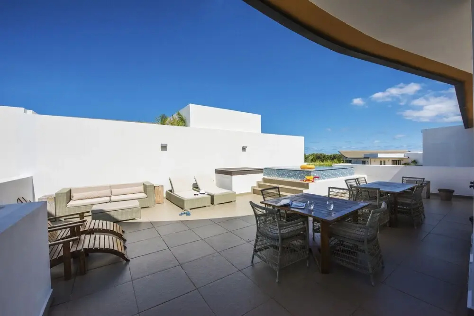 Azuri Residences by Life in Blue